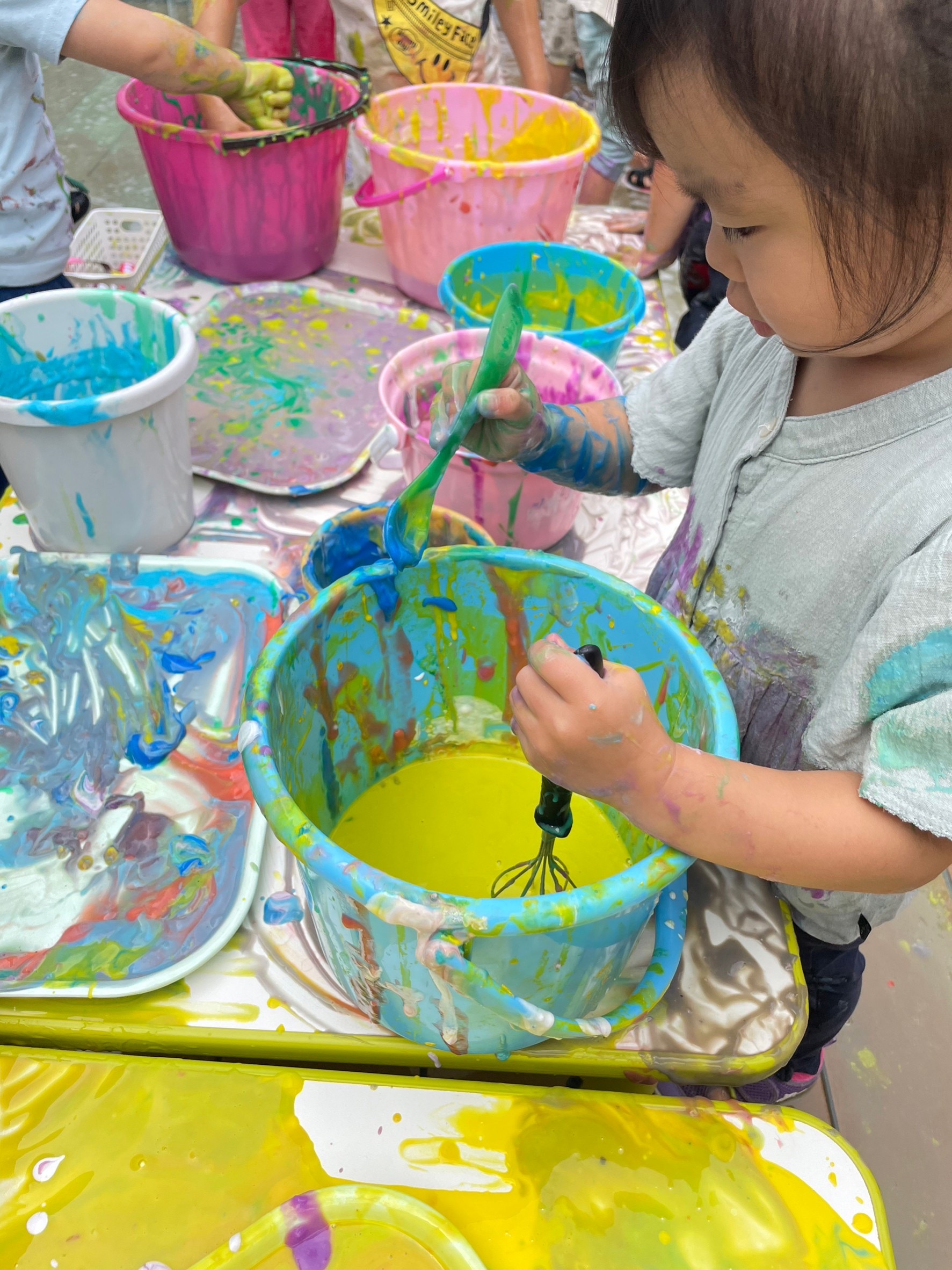 ボディーペインティングを行いました♪ 保育園「キッズナーサリー」